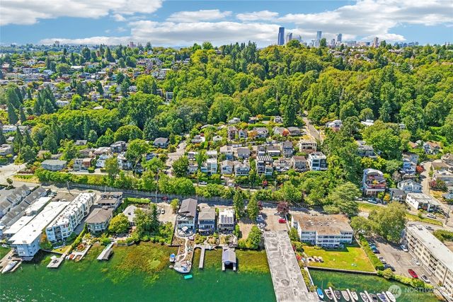 424 35th Avenue S, Seattle, WA 98144