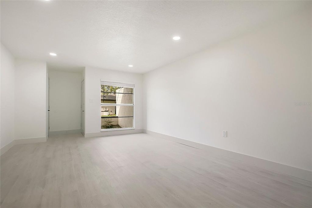 Image 11 of property listing at 2861 WILLOW RUN, Orlando, FL 32808