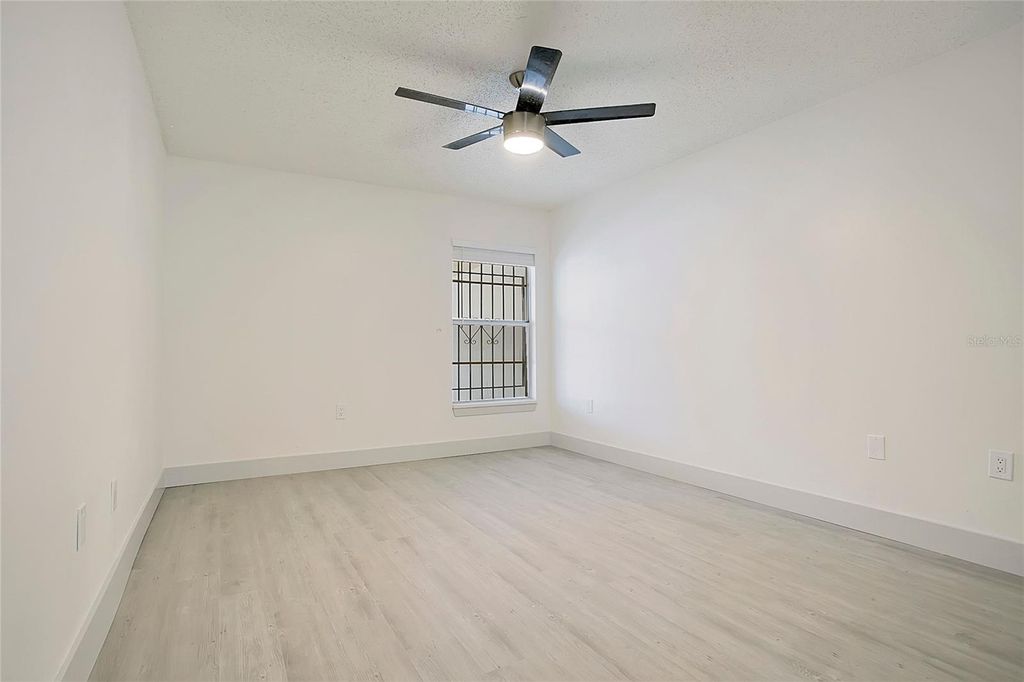 Image 13 of property listing at 2861 WILLOW RUN, Orlando, FL 32808