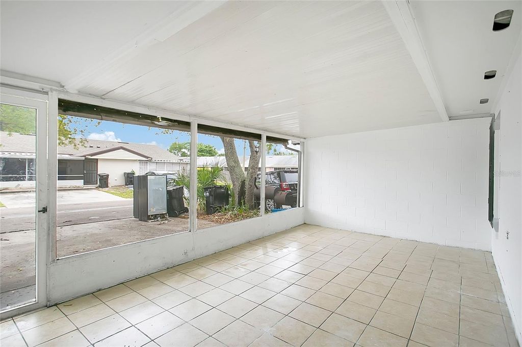 Image 15 of property listing at 2861 WILLOW RUN, Orlando, FL 32808