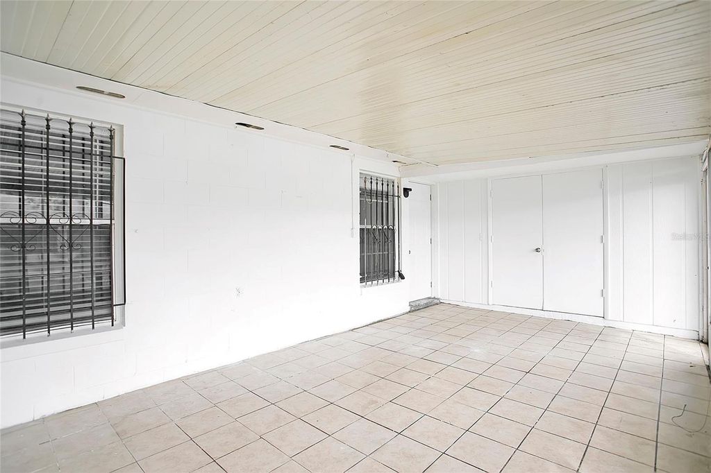 Image 16 of property listing at 2861 WILLOW RUN, Orlando, FL 32808
