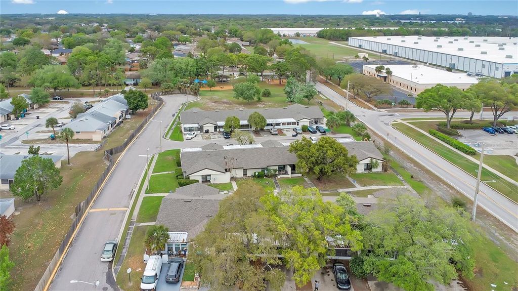 Image 18 of property listing at 2861 WILLOW RUN, Orlando, FL 32808