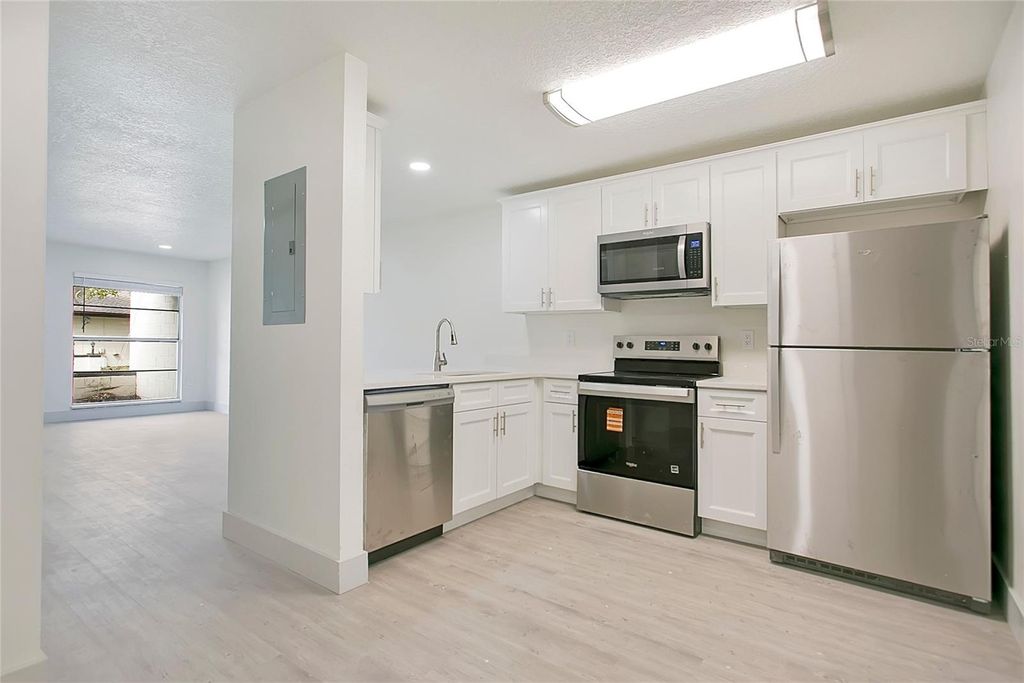 Image 4 of property listing at 2861 WILLOW RUN, Orlando, FL 32808