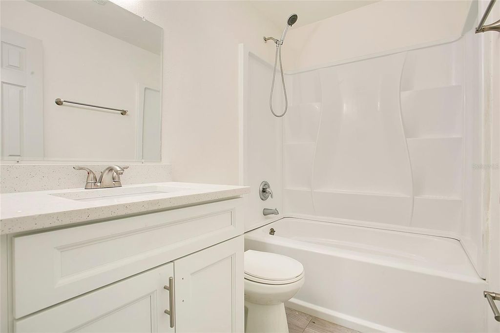 Image 9 of property listing at 2861 WILLOW RUN, Orlando, FL 32808