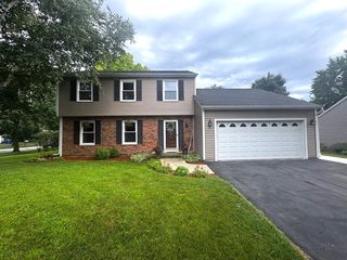 1533 Banbury Avenue, St. Charles, IL 60174