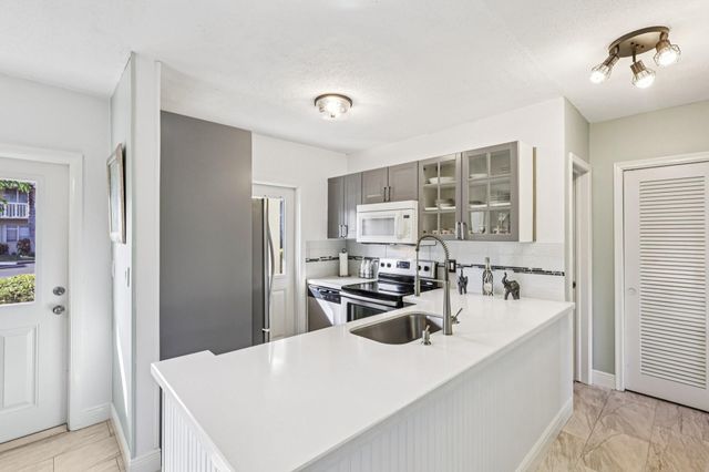 2131 NE 42nd Court 106E, Lighthouse Point, FL 33064