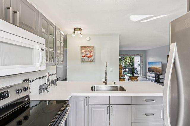 2131 NE 42nd Court 106E, Lighthouse Point, FL 33064