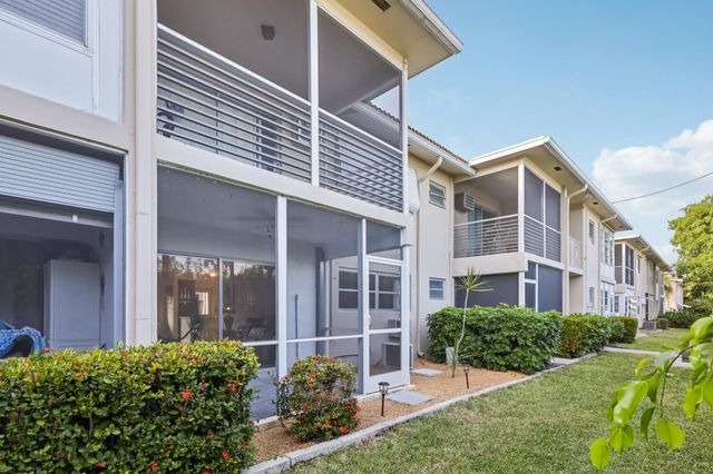 2131 NE 42nd Court 106E, Lighthouse Point, FL 33064