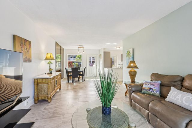 2131 NE 42nd Court 106E, Lighthouse Point, FL 33064