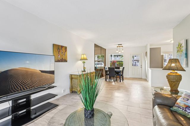 2131 NE 42nd Court 106E, Lighthouse Point, FL 33064