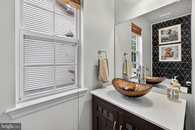 20 VACCARO RD, Lawrenceville, NJ 08648