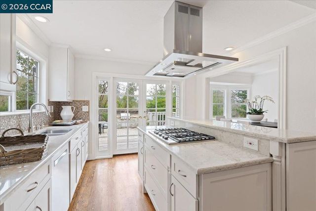 1076 N Thompson Rd, Lafayette, CA 94549