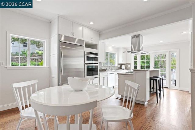 1076 N Thompson Rd, Lafayette, CA 94549