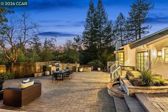 1076 N Thompson Rd, Lafayette, CA 94549