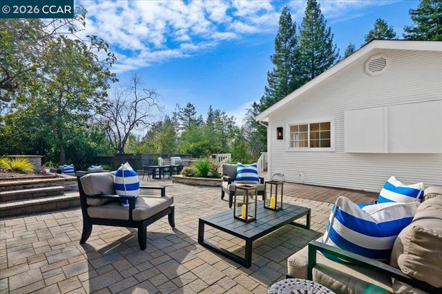 1076 N Thompson Rd, Lafayette, CA 94549