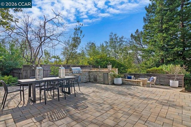 1076 N Thompson Rd, Lafayette, CA 94549