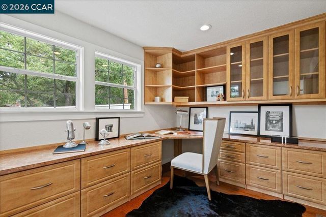 1076 N Thompson Rd, Lafayette, CA 94549