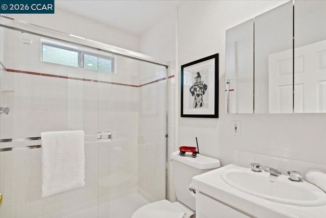 1076 N Thompson Rd, Lafayette, CA 94549