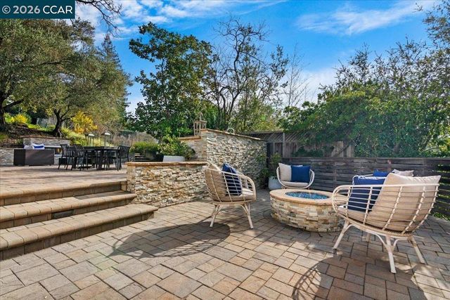 1076 N Thompson Rd, Lafayette, CA 94549