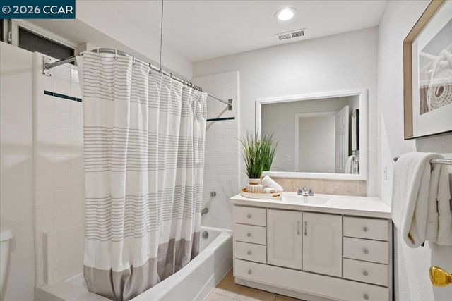 1076 N Thompson Rd, Lafayette, CA 94549