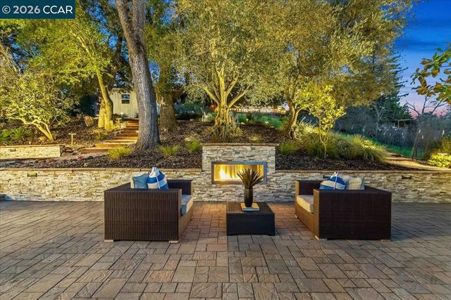 1076 N Thompson Rd, Lafayette, CA 94549