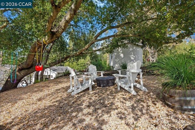 1076 N Thompson Rd, Lafayette, CA 94549