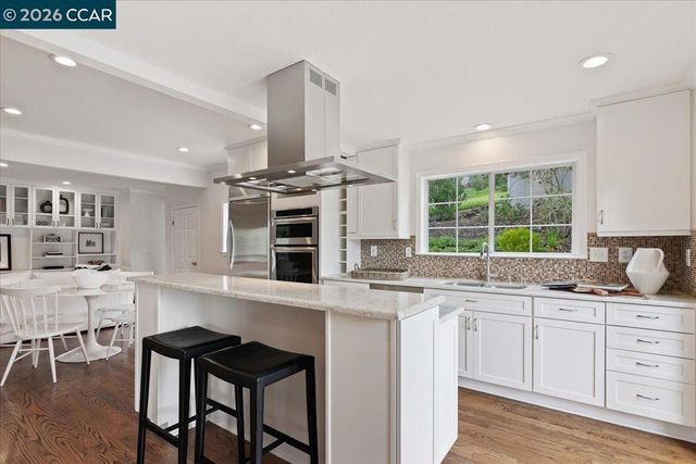 1076 N Thompson Rd, Lafayette, CA 94549