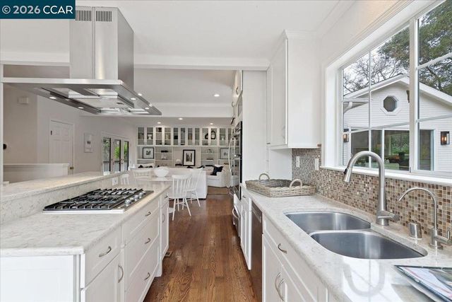 1076 N Thompson Rd, Lafayette, CA 94549