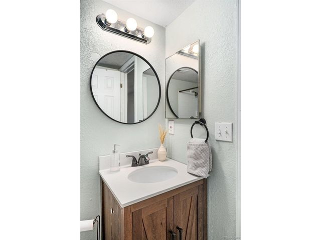 12360 W Nevada Pl 104, Lakewood, CO 80228
