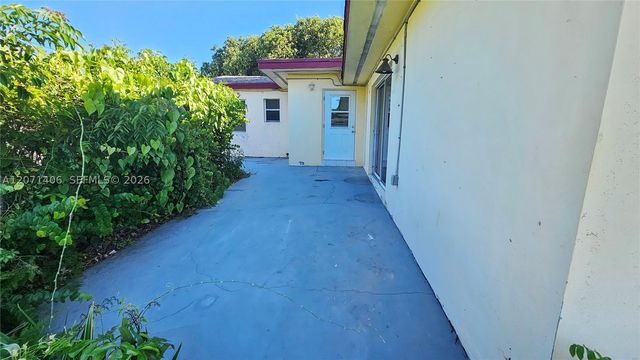 214 SW 2nd Pl, Dania Beach, FL 33004