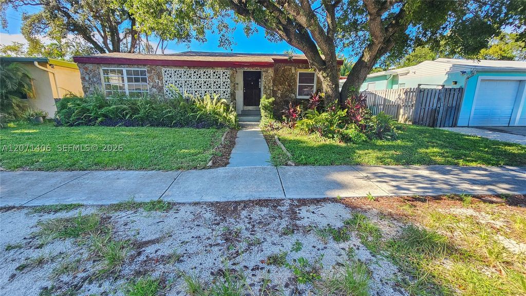 214 SW 2nd Pl, Dania Beach, FL 33004