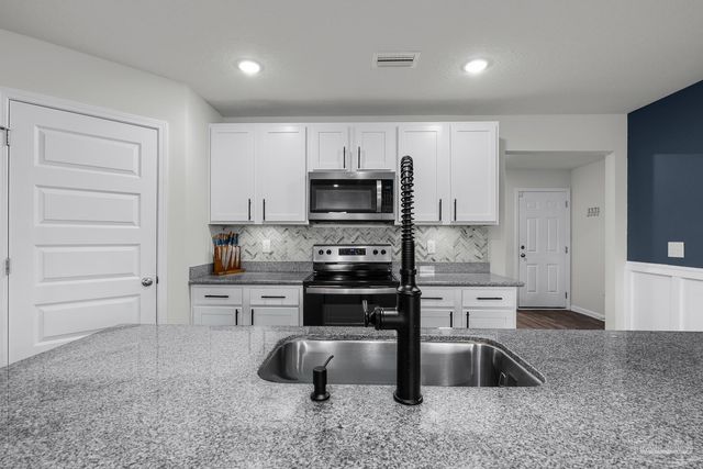 5585 Lancelot Tr, Milton, FL 32583