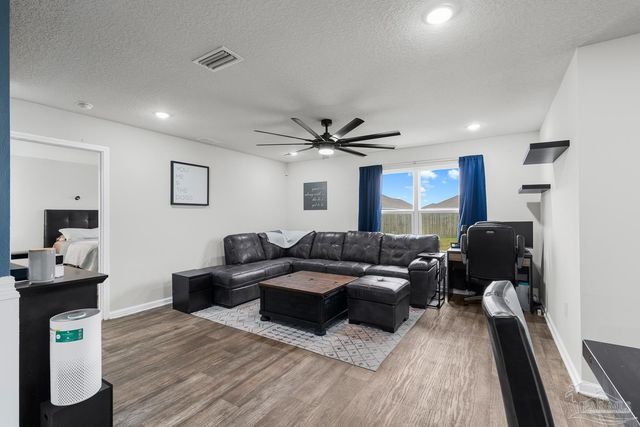 5585 Lancelot Tr, Milton, FL 32583