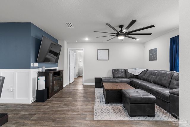 5585 Lancelot Tr, Milton, FL 32583