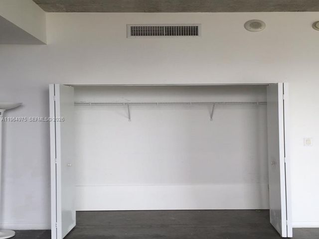 133 NE 2 AV 3117, Miami, FL 33132