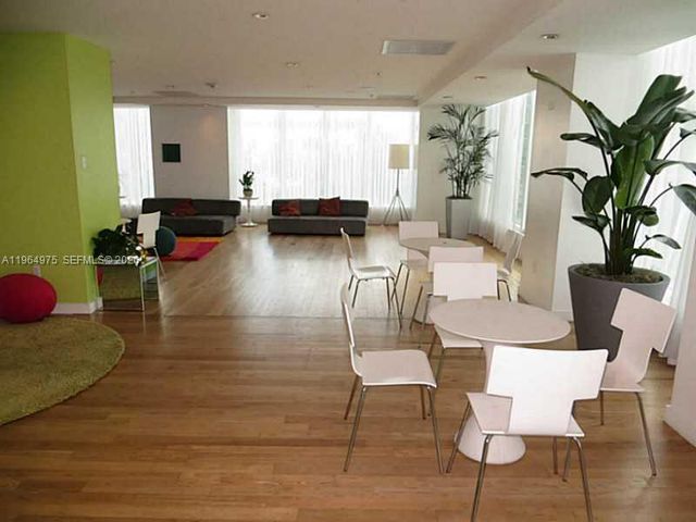 133 NE 2 AV 3117, Miami, FL 33132