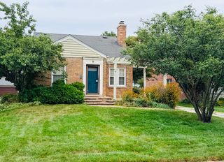301 N CLINTON Avenue, Elmhurst, IL 60126