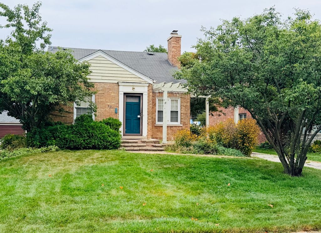 301 N CLINTON Avenue, Elmhurst, IL 60126