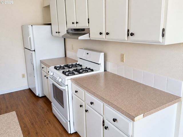 2246 Nw GLISAN St, Portland, OR 97210