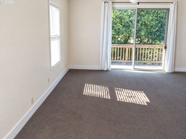 2246 Nw GLISAN St, Portland, OR 97210