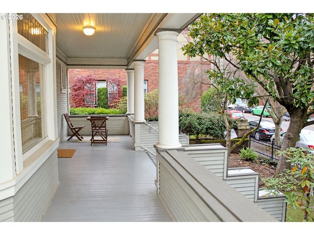 2246 Nw GLISAN St, Portland, OR 97210