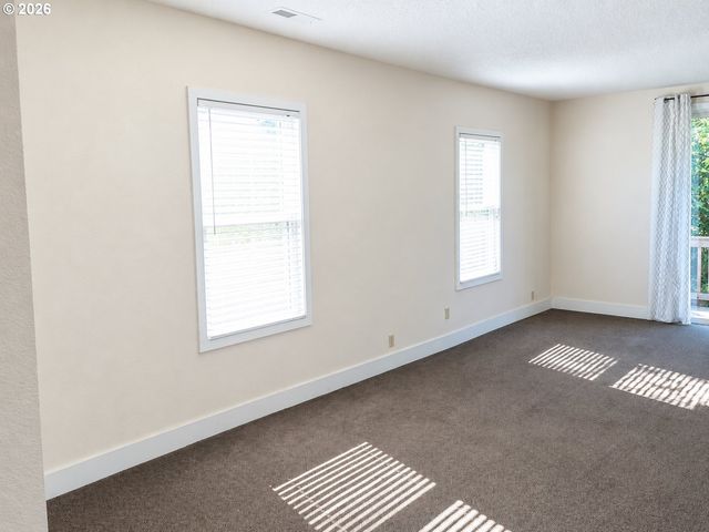 2246 Nw GLISAN St, Portland, OR 97210