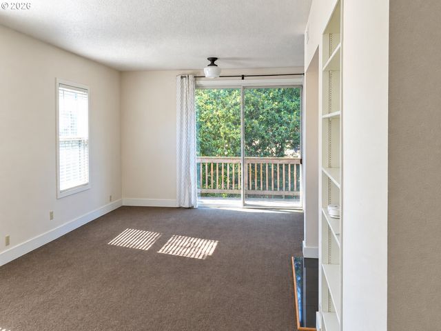 2246 Nw GLISAN St, Portland, OR 97210
