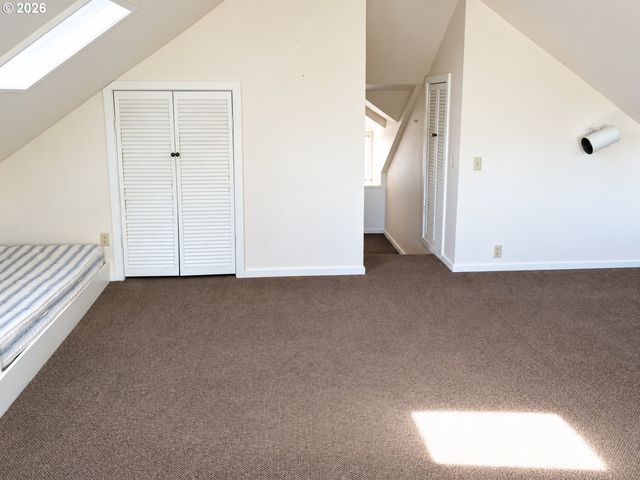 2246 Nw GLISAN St, Portland, OR 97210