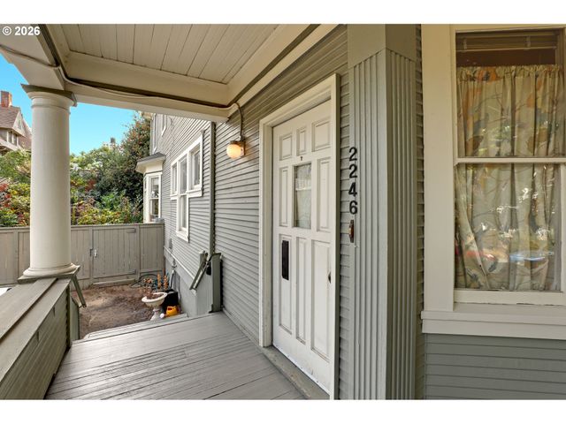 2246 Nw GLISAN St, Portland, OR 97210