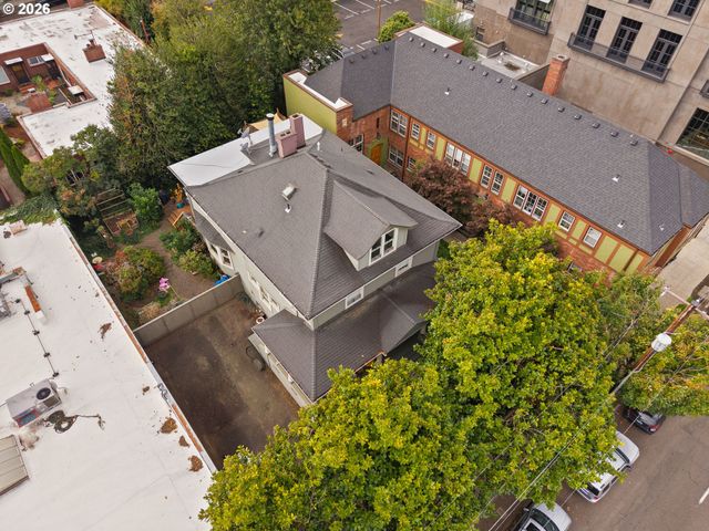 2246 Nw GLISAN St, Portland, OR 97210