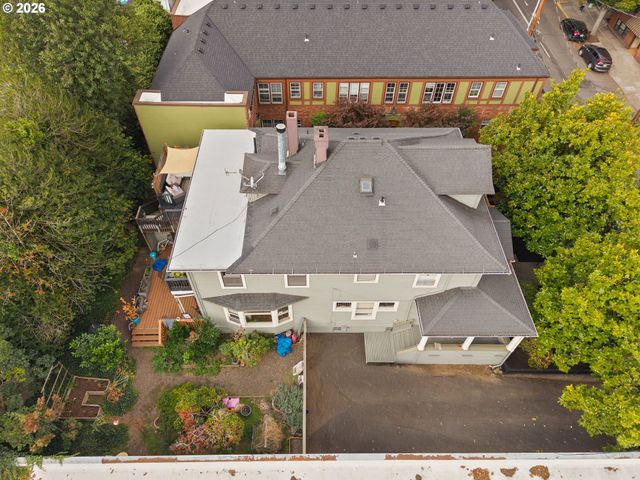 2246 Nw GLISAN St, Portland, OR 97210