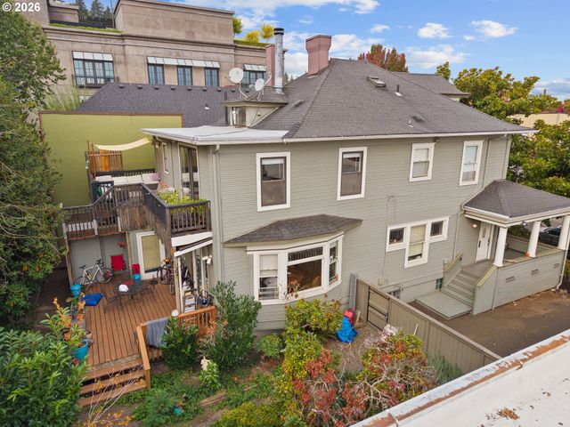 2246 Nw GLISAN St, Portland, OR 97210