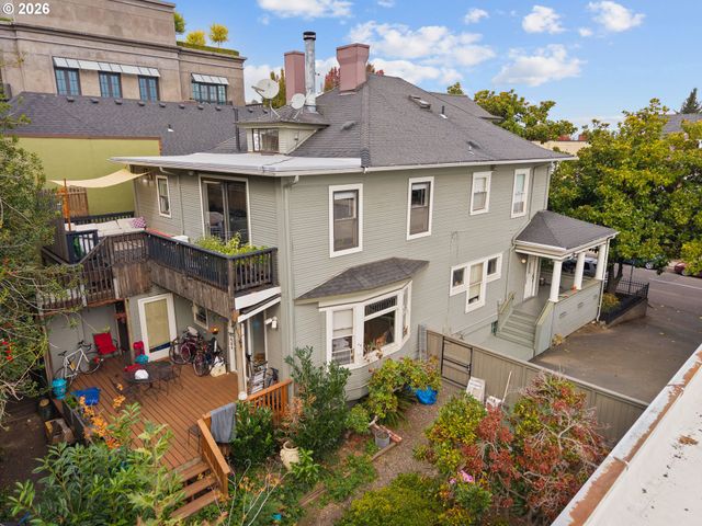 2246 Nw GLISAN St, Portland, OR 97210