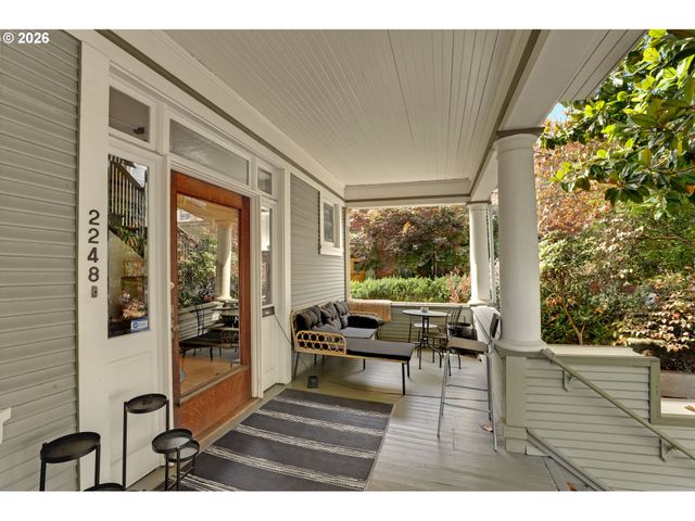 2246 Nw GLISAN St, Portland, OR 97210